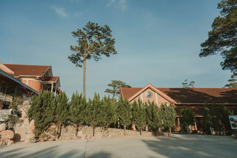 Không gian Nguyễn Đức Vinh